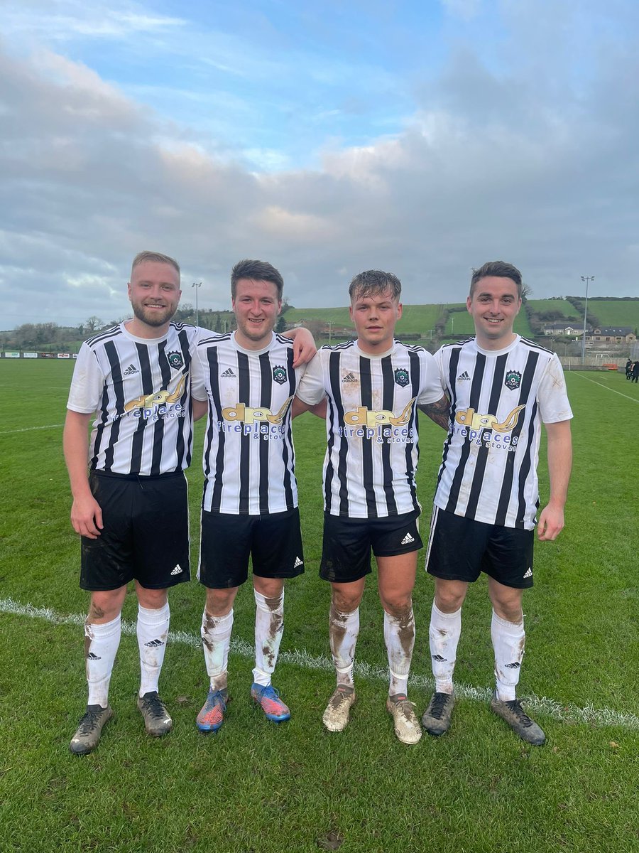⚫️⚪️Result Update⚫️⚪️

Our 1sts continued their good run with a 7-2 victory away to Newcastle. <a href="/PhillyKerr7/">Philly Kerr</a> with a hat trick, Rhys kelly with a good header, Marcus Murphy with two and Nathan Hamilton rounded of the scoring with a 25 yard volley.

🖤🤍DVFC🖤🤍