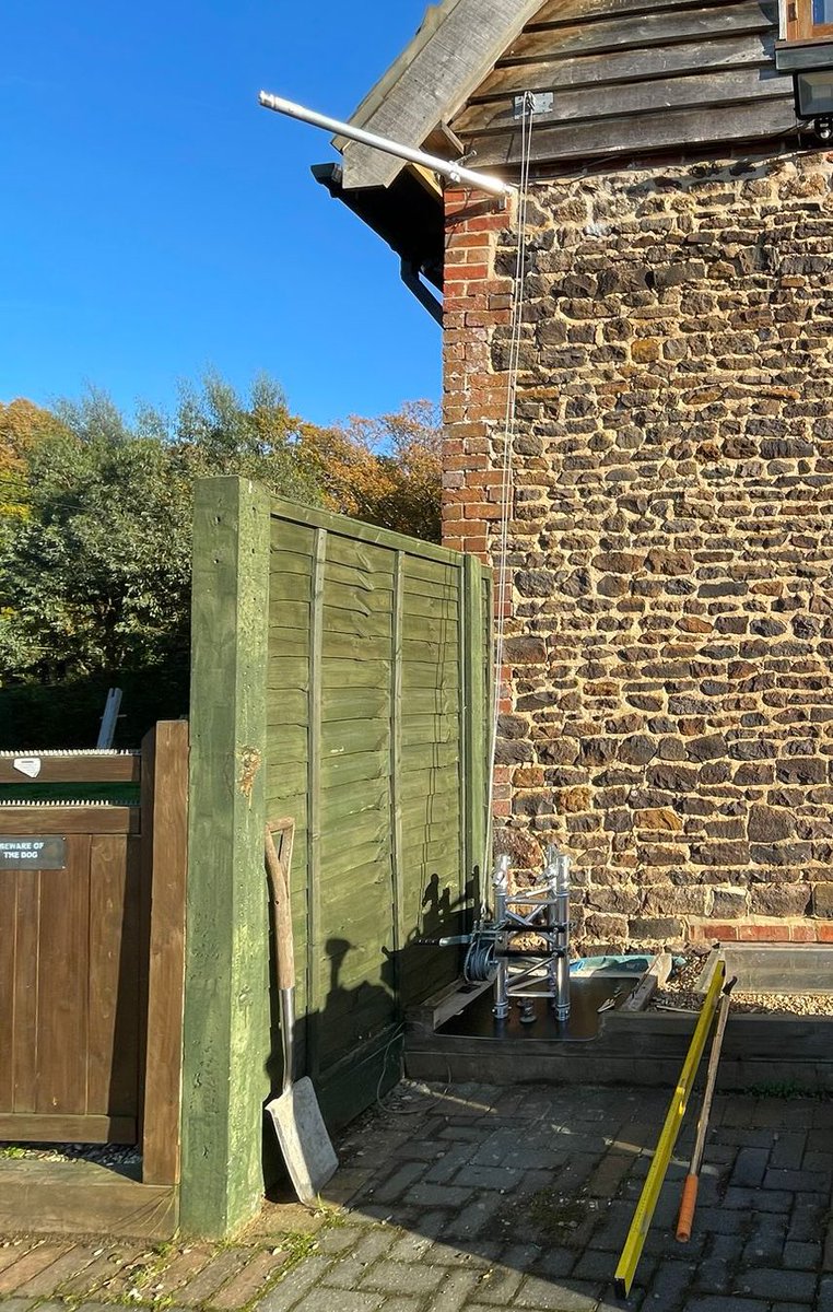 SustainableOz's tweet photo. Successful days work, and the weather was lovely too! It’s close!
Guy line hooks & spreader plates installed, support bar, pulley & winch, hinges, lower 0.5m section & new 600mm square 8mm steel base plate.
#tesup #atlas4 #windturbine #offgrid #selfpowered #towertrouble https://t.co/szqr3YojhO