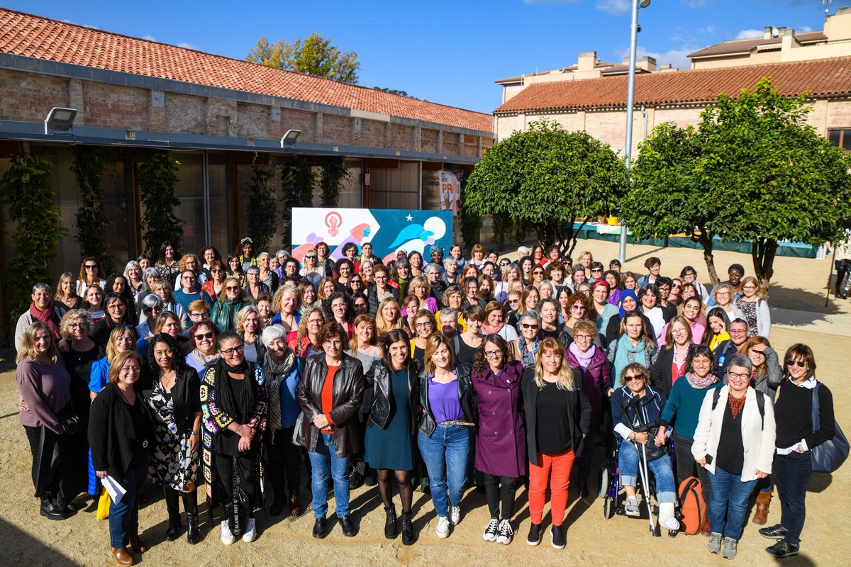 nuria_carbones's tweet photo. 🟣Gràcies #assembleadonesERC22, per la gran jornada d’avui 💪🏻. Hem pogut escoltar de primer mà, la vulneració dels drets humans que es produeixen a Iran…i també Andorra. També s’ha fet un reconeixement a les alcaldesses que van patir moció de censura. @ERCOsona @ERCTona https://t.co/P2s6Tjo4B4