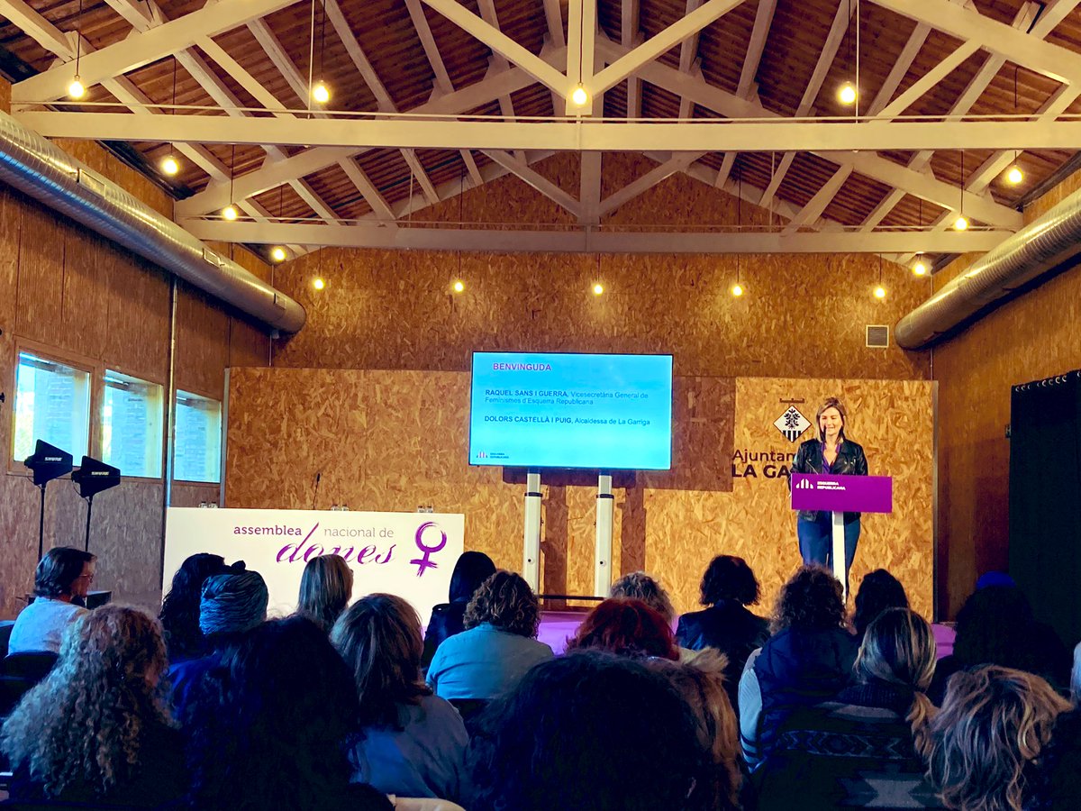 nuria_carbones's tweet photo. 🟣Gràcies #assembleadonesERC22, per la gran jornada d’avui 💪🏻. Hem pogut escoltar de primer mà, la vulneració dels drets humans que es produeixen a Iran…i també Andorra. També s’ha fet un reconeixement a les alcaldesses que van patir moció de censura. @ERCOsona @ERCTona https://t.co/P2s6Tjo4B4