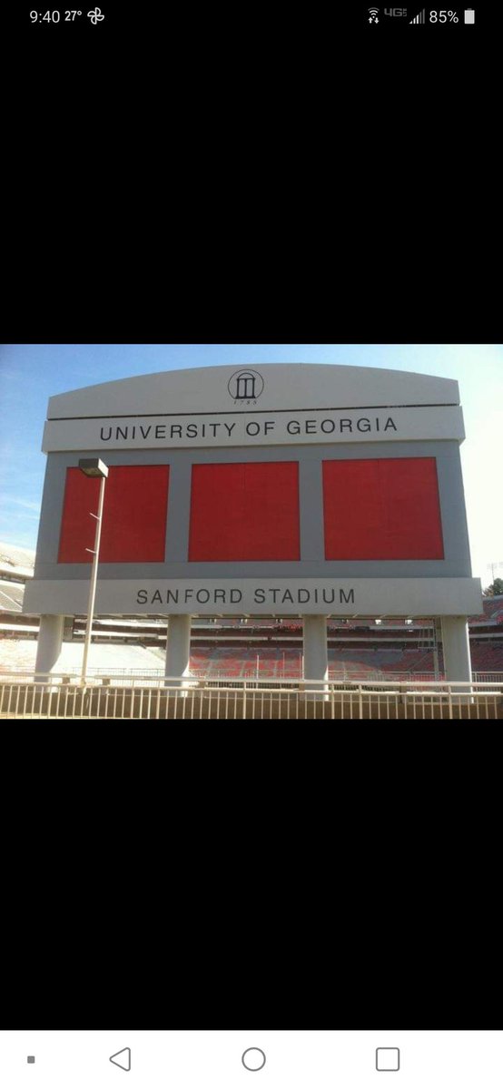 dlump5000's tweet photo. My 1st & arguably my best @SEC Football trip! Got to be on the field, was "between the hedges," saw UGA the Georgia Bulldog & saw a great game; Dawgs beat Auburn! #unforgettablememory @Dolezal_Ben @KOnocomment @BNABatman https://t.co/bzx54pR68a