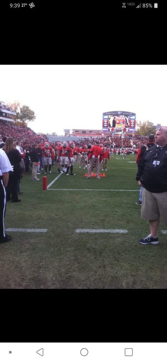 dlump5000's tweet photo. My 1st & arguably my best @SEC Football trip! Got to be on the field, was "between the hedges," saw UGA the Georgia Bulldog & saw a great game; Dawgs beat Auburn! #unforgettablememory @Dolezal_Ben @KOnocomment @BNABatman https://t.co/bzx54pR68a