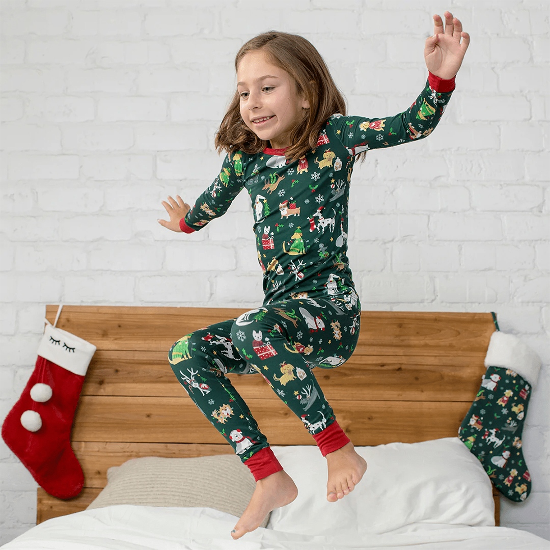 NINIandLOLI's tweet image. Get in the spirit of the howlidays with this new cheery doggy-themed Little Sleepies pajama! Get ready, cause Santa Paws is coming to town! 🐶🎅🏽🎄

l8r.it/mCKz

#littlesleepies #bamboopajamas #holiday #holidays #festive #christmasphotos