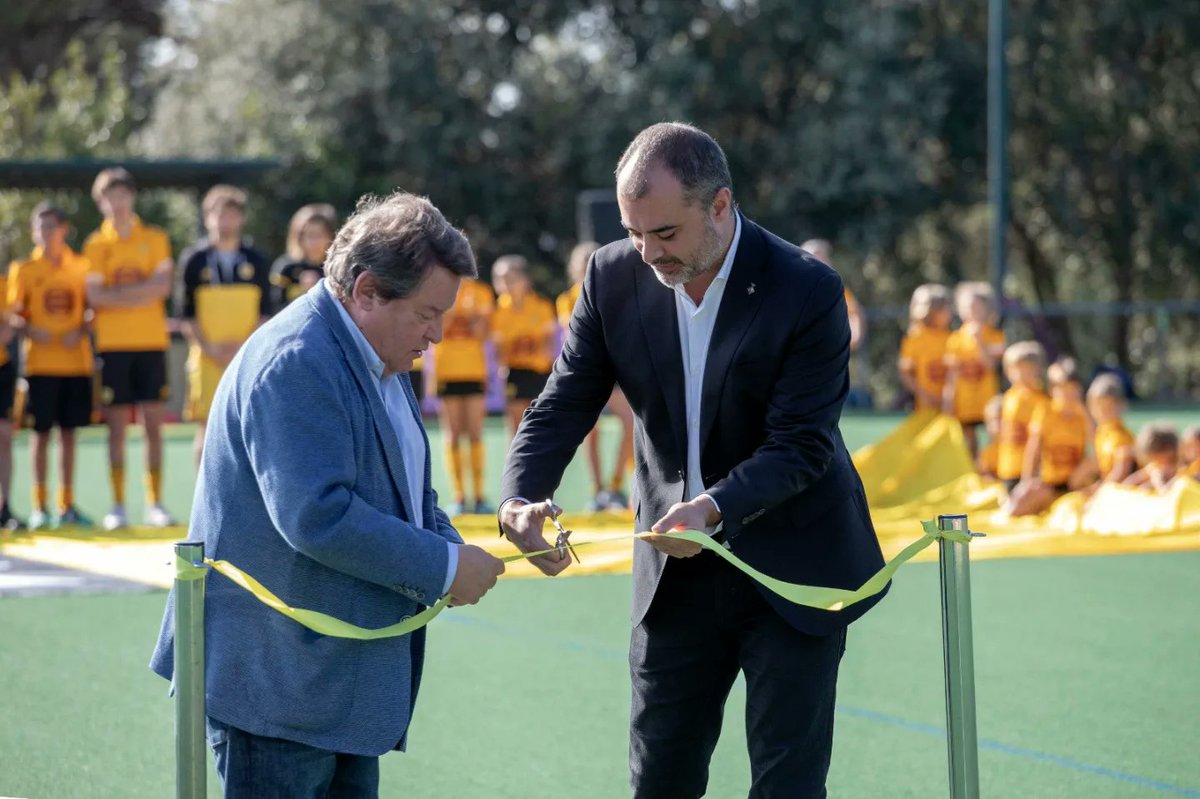 jordi_ballart's tweet photo. 🏑 Aquest matí he anat a l'acte inauguració del nou camp de @AtleticTerrassa. 

💛🖤 Un instal·lació que formarà part del mapa esportiu #Terrassa i serà l'escenari dels èxits del club.

Amb aquest nou camp, el club fa un pas endavant en la promoció de l'esport. 

👏🏻 Felicitats! https://t.co/k3pVYGwiim