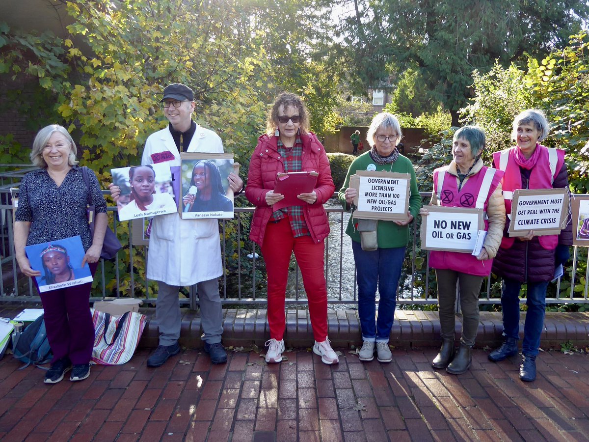 XRWimborne's tweet photo. οΏΌXR Wimborne amplifies the voices of the Global South, reading speeches of Vanessa Nakate & Leah Namugerwa from Uganda, & Elizabeth Wathuti from Kenya
Thousands of people across the UK & around the world are gathering together to demand #climatejustice
#ClimateJusticeCoalition https://t.co/GEU7E7T6vo