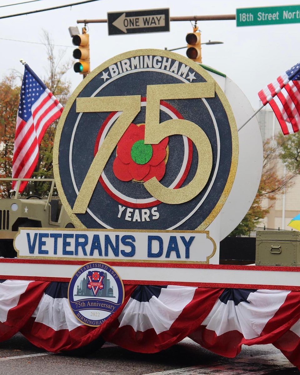 Cwilli1676's tweet photo. Current @MarionMilitary baseball players. And previous @Baseball_Pats players, honoring our Veterans at the Birmingham 75th Annual Veterans Day Parade. 🇺🇸@PayteW @maxgrogan11 @jc_tunnell @BraedenBrown21 https://t.co/O3cJQItWij