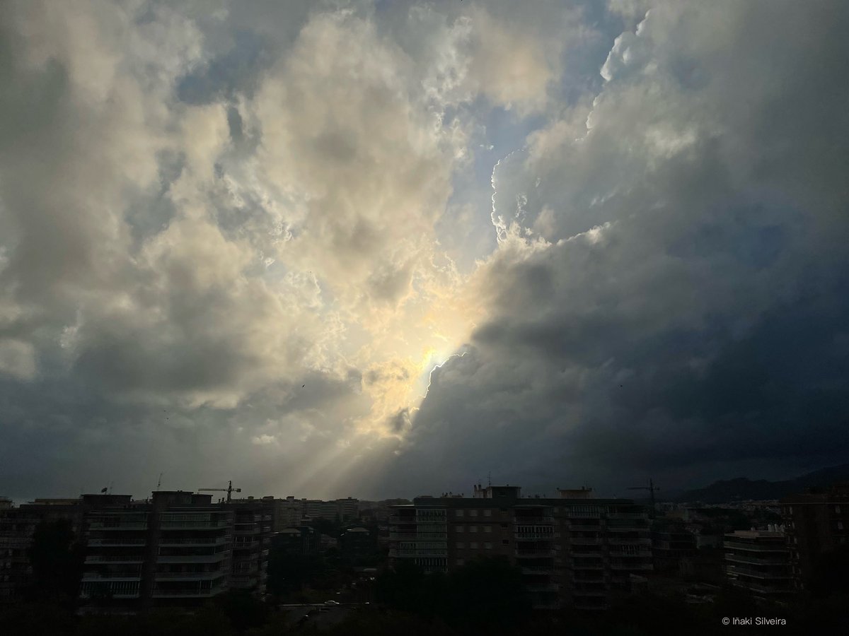 El cielo de #Benicàssim está siendo un espectáculo celestial hoy…