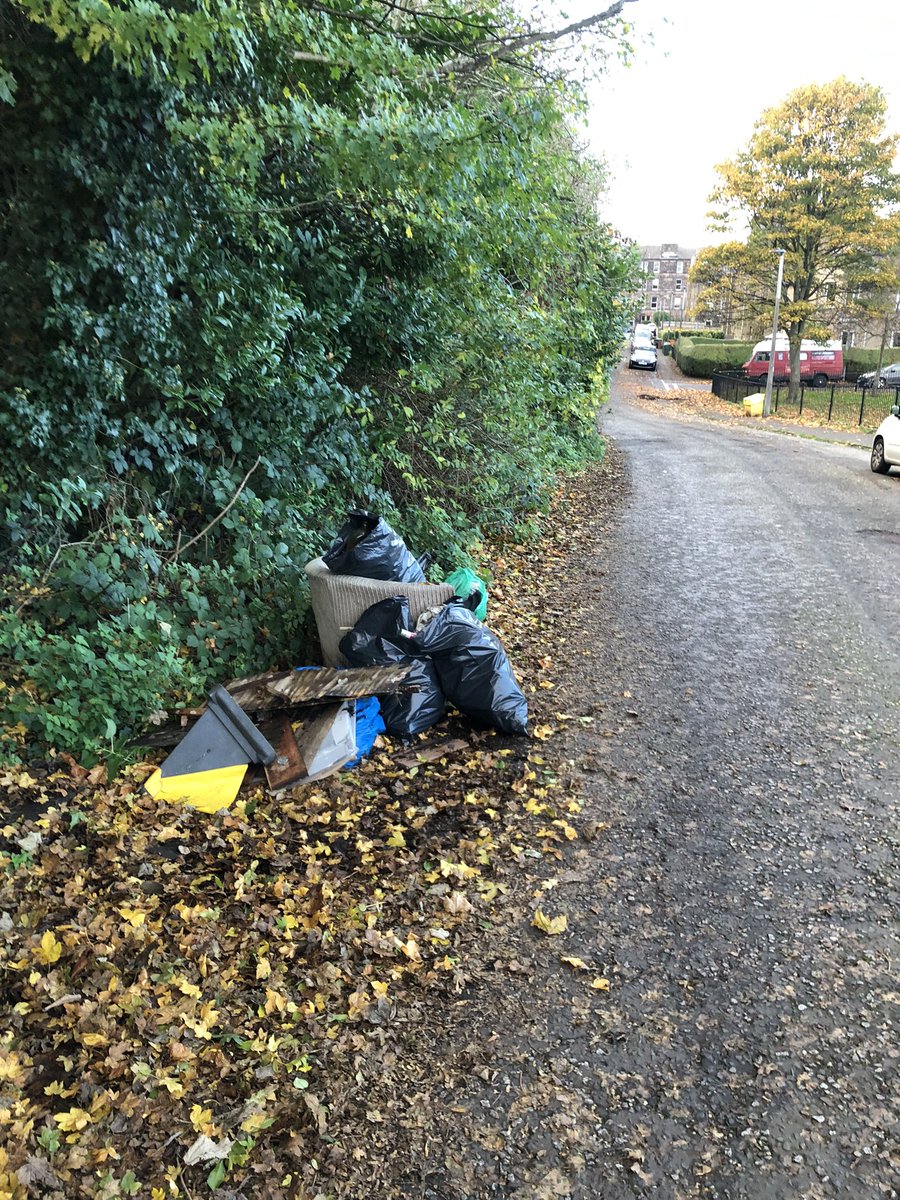Cleanporty's tweet photo. Great clean up around Windsor Place (you can now see tge sign!) with @PortyTimebank. Three pick up spots within 100m @edinhelp https://t.co/93keB6N6Oq