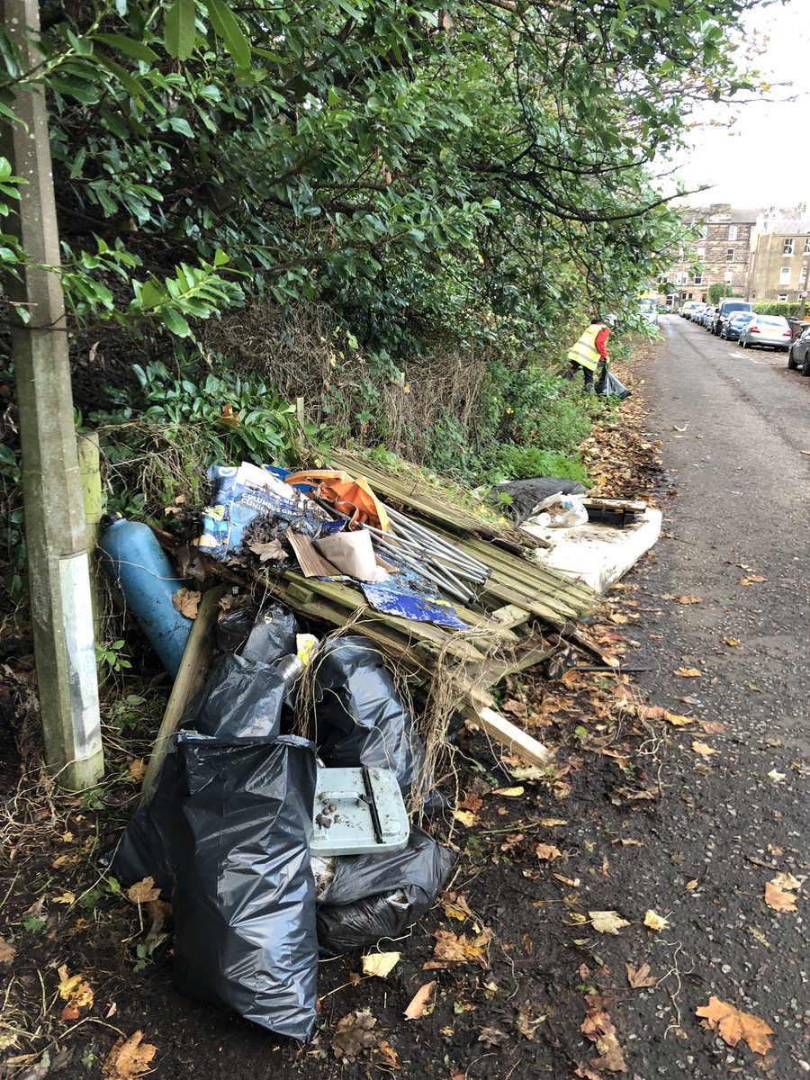 Cleanporty's tweet photo. Great clean up around Windsor Place (you can now see tge sign!) with @PortyTimebank. Three pick up spots within 100m @edinhelp https://t.co/93keB6N6Oq