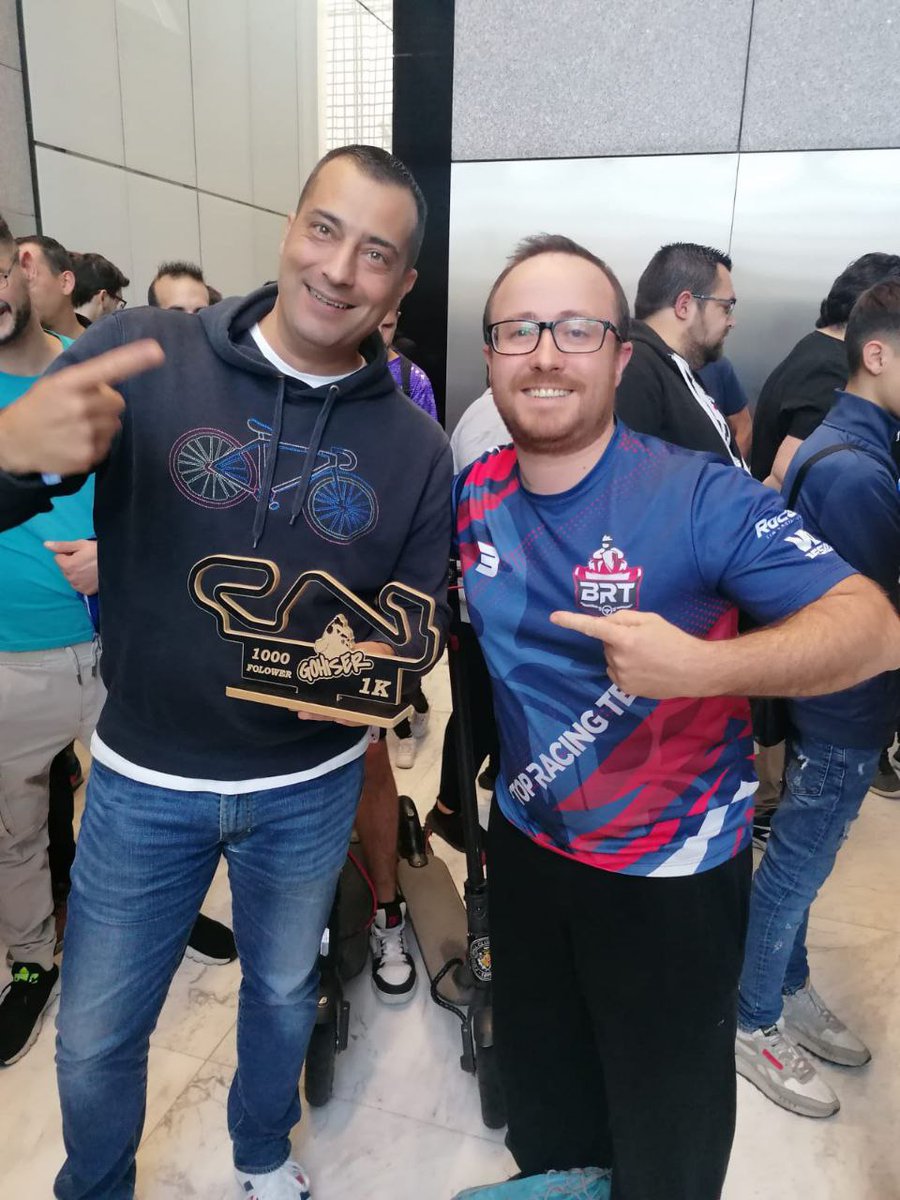 Menuda sorpresa la de hoy, poder hacer entrega en persona parte de los trofeos!!!

🏆1000 Folowers GOHISE CUP 

Super contento de poder conoceros, que buena onda, que buena vibra!!! 💖🏎️🏁

<a href="/Majestic204/">Majestic_</a>
<a href="/ZGZ_TORVIC/">ZGZ_TORVIC</a>

Mil Gracias🙏🎙️🐣🥰