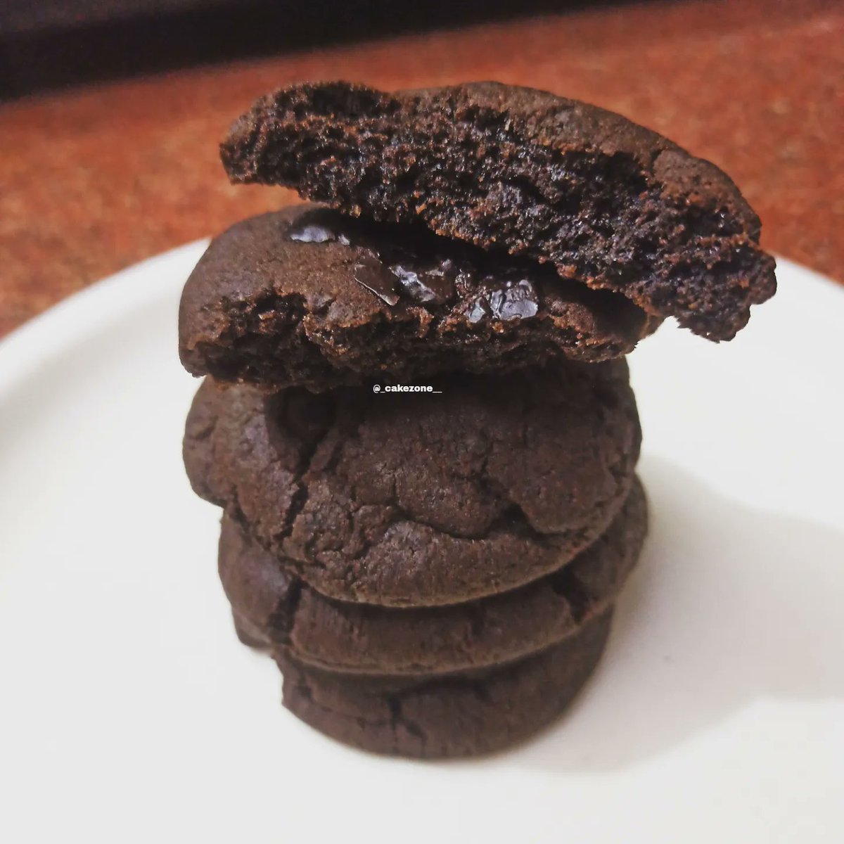 cakezone__'s tweet photo. 💯%Eggless👍
Brownie Cookies🥰🥰🥰
Looks like a cookies and taste like a brownies❤️❤️❤️❤️
Saharanpur, India👍
.
.
#cookies #browniecookies #homemade #chococookies #homemaking #homebaking #brownies https://t.co/nDs62JdqYW