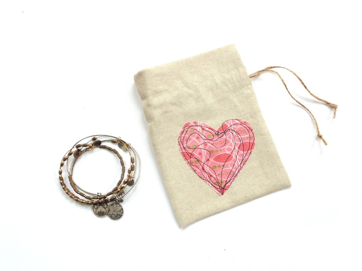 NancyEllenSt's tweet image. Linen fabric gift bag, ecofriendly reusable bag, appliqued heart, birthday jewelry storage travel pouch tuppu.net/52836a39 #Etsy #NancyEllenStudios #DrawstringPouch