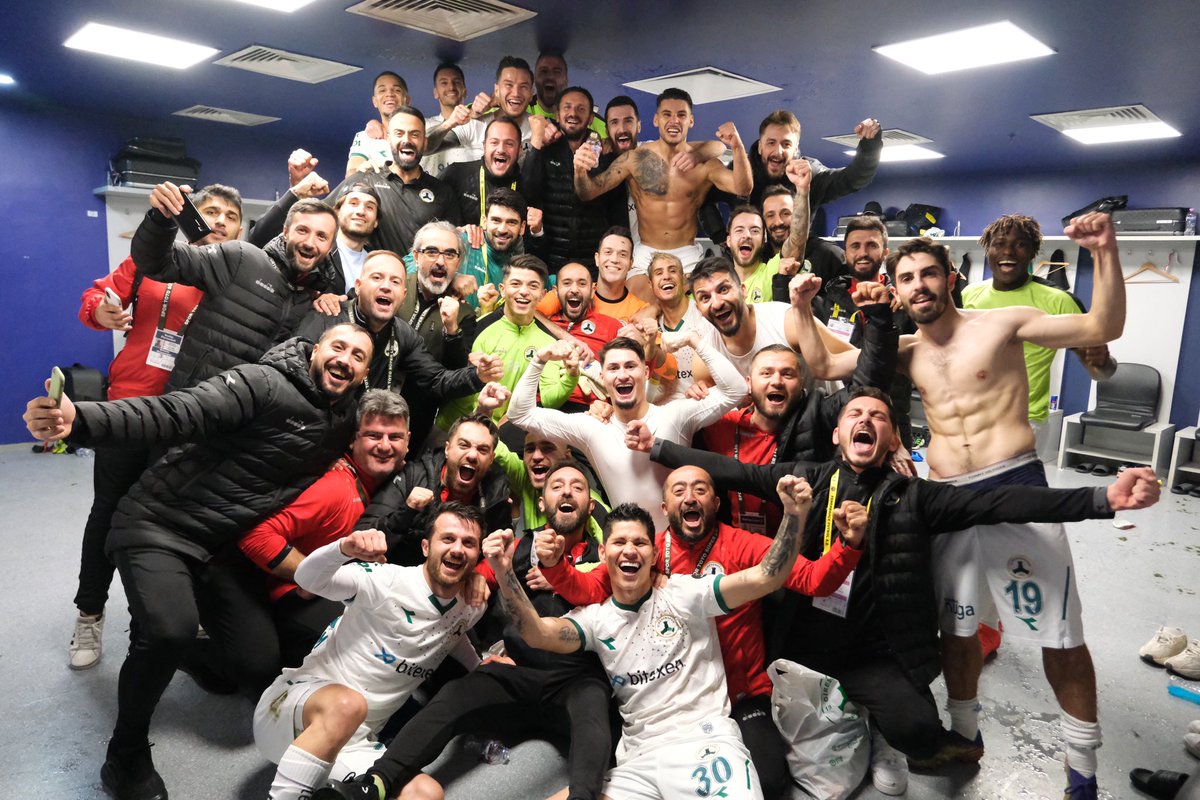 Giresunspor's tweet photo. Tatbikat değil gerçek! #KadıköyHatırası https://t.co/tCz9fPRVHY