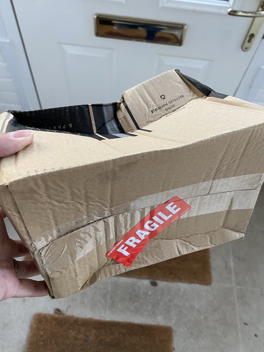 Emma_Turner's tweet photo. @JohnLewisRetail I’d really suggest you stop using Evri to deliver your parcels! #itsfragile #fragile https://t.co/Fhn0uRl9wj