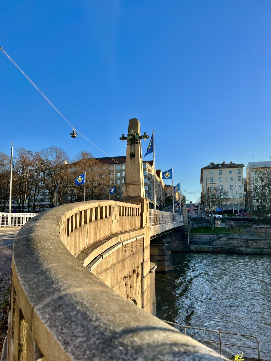 JoakimInnila's tweet photo. Alltid lika vacker #Åbo, aina yhtä kaunis #Turku.❤️

#visitturku #kissmyturku #november #marraskuu #fasader #fasadit #arkkitehtuuri #arkitektur #juurilla https://t.co/vt8DDOqhlV