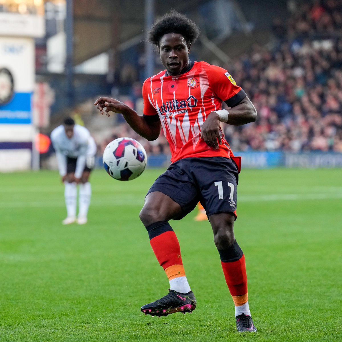 LutonTown's tweet photo. We're back underway. Come on you Hatters! 👏
🎩 0-1 ⚪️ (46)
#LUTROT | #COYH https://t.co/0PjzXFuxyT