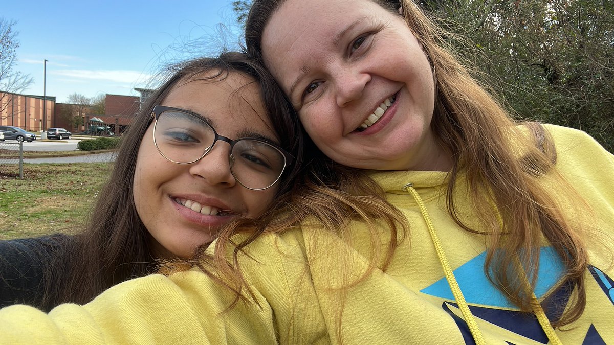 Service fun 🤩 <a href="/SterlingSchool/">Sterling School</a> Butterfly 🦋 Garden 🪴 We ❤️ serving our <a href="/gcschools/">Greenville County Schools</a> and #betaclub #proudmom <a href="/CMcDavid_GCSD/">Charlotte McDavid, PhD</a>