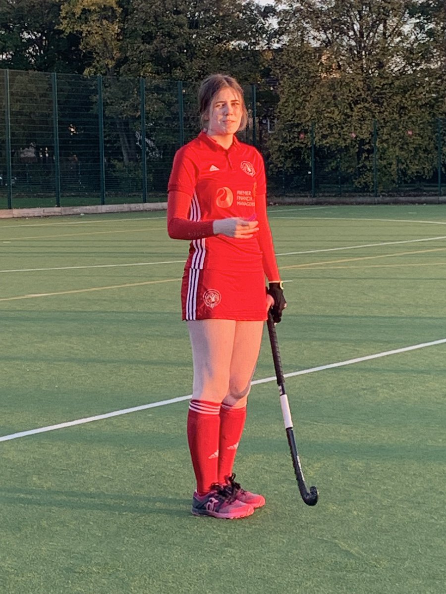 SteveBBarnes's tweet photo. My eldest, Kiera, playing for Marlow Hockey Club today in the sunshine! Go Kiera! https://t.co/UJERpZh73n