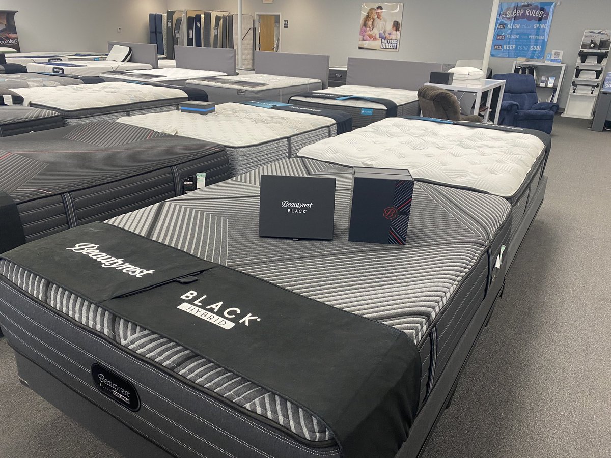 WattlerDylan's tweet photo. Black Friday sales all month long here at Mattress Direct in Ballwin. Come see us and get up to 800$ off on the mattress for you. #mattress #shoplocal #BlackFridayDeals22 #snow https://t.co/pmCdWsrp9n