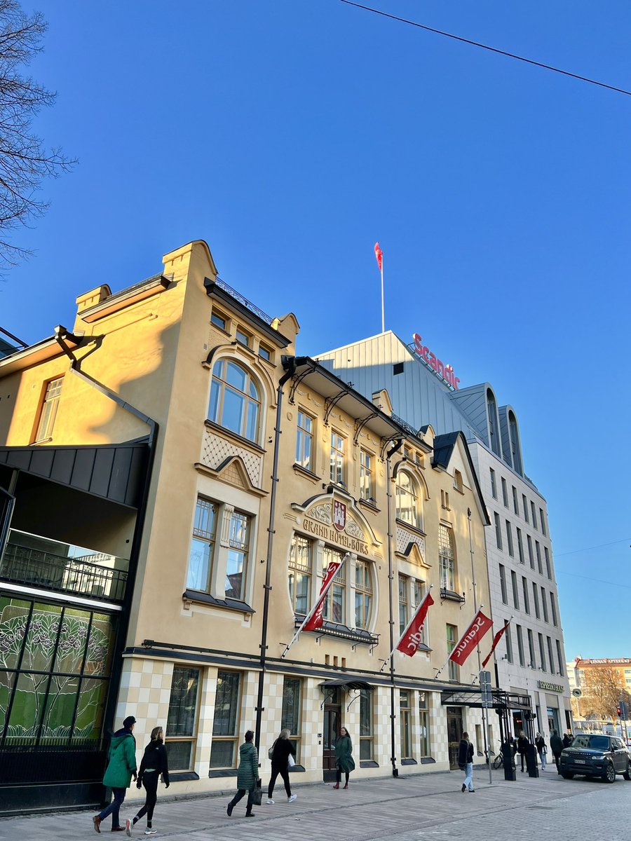 JoakimInnila's tweet photo. #Wikke’n kulmalla tunnelmaa, och visst, atmosfär vid kanten av #Wiklund!
#kissmyturku #salutorget #kauppatori #Turku #Åbo #visitturku https://t.co/rXKy5VAQWE