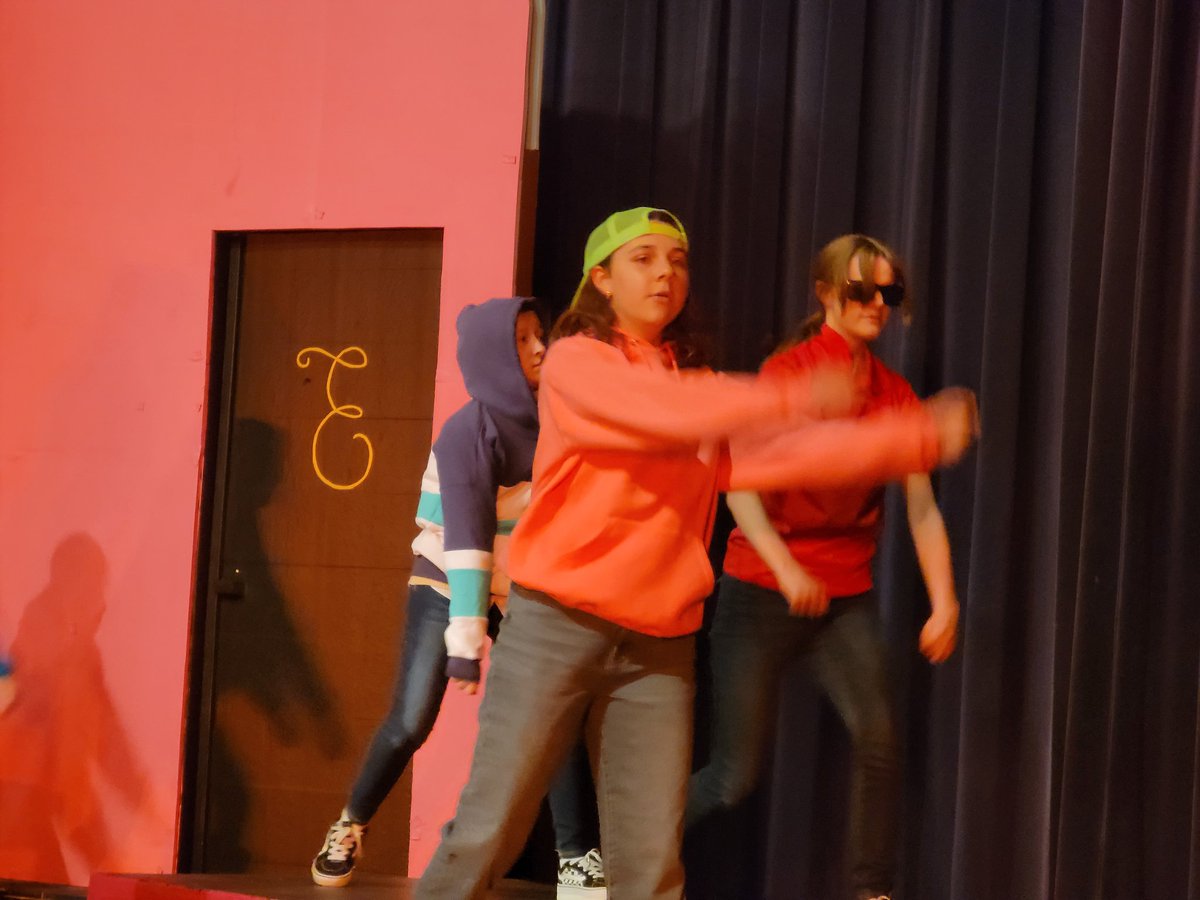 jenlezcol's tweet photo. We've had a great time cheering on our favorite actress during the @kms_comanches performance of Legally Blonde, Jr this weekend! Lots of hard work, dedication and talent!!! Congratulations to the cast, crew, and directors on a great weekend of performances! https://t.co/rHSW5WGMFP
