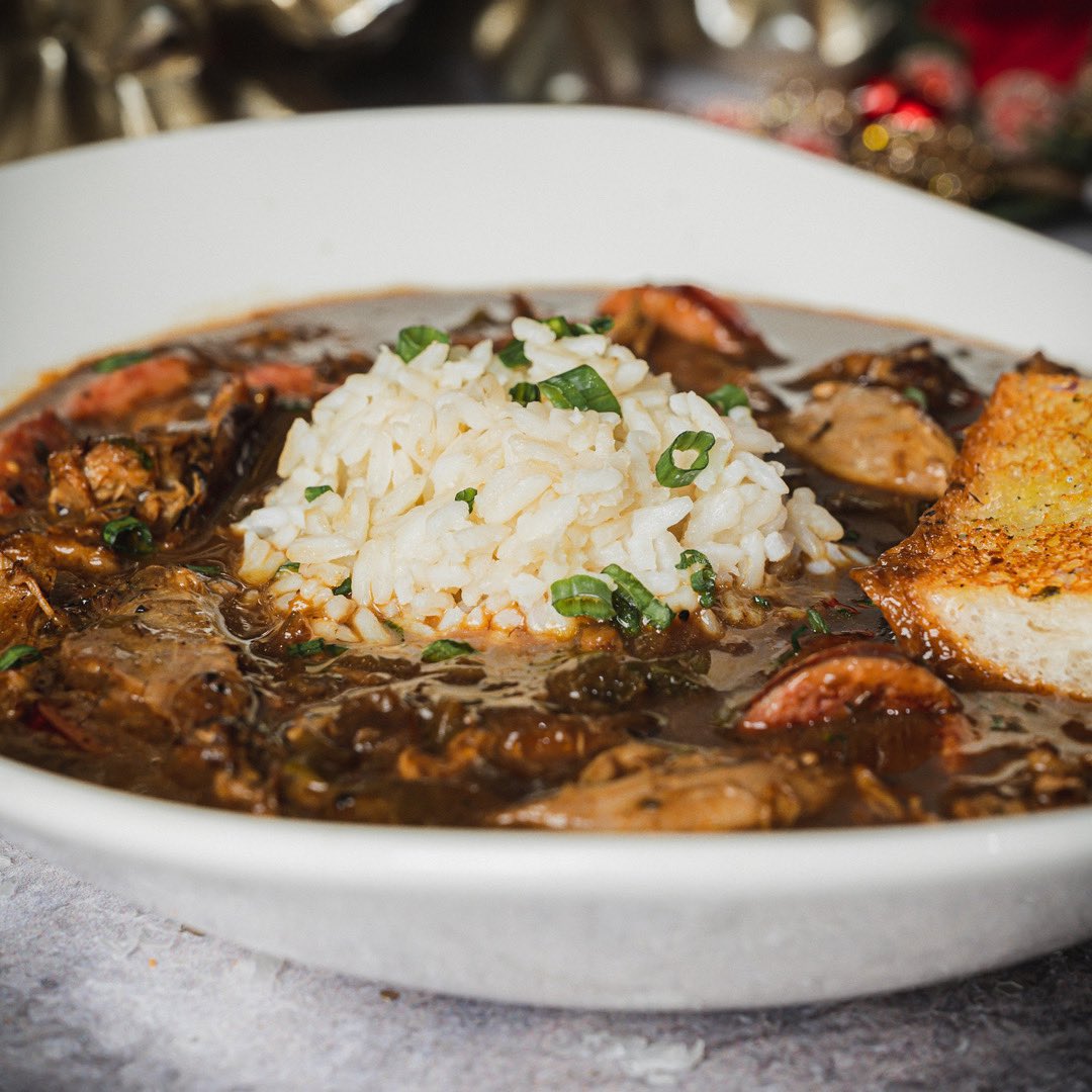 TheRouxpour's tweet photo. Craving that dark roux? Smoked duck gumbo returns Tuesday!
Photo via @dima_velyush_
#duckgumbo #seafoodgumbo #chickensausagegumbo #darkroux #comfortfood
#foodies #foodiesofinstagram https://t.co/ILp9rESwxy