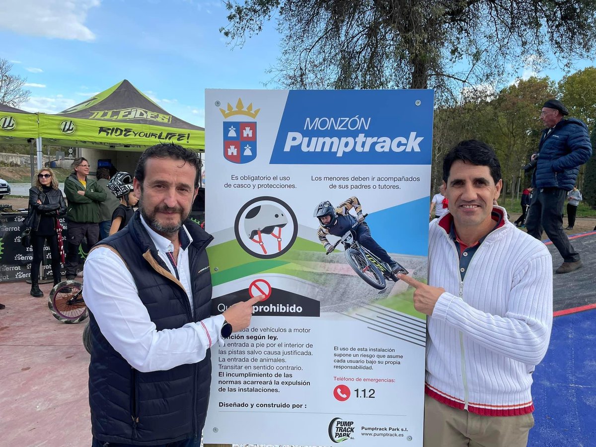 CsHuescaProv's tweet photo. 🍊Nuestro concejal de Urbanismo en @AytoMonzon, @CastaneraRaul, ha participado en la inauguración de la pista de Pump Track
🗣"Después de un gran trabajo en equipo de concejalías de Deportes y Urbanismo, esta instalación completa las estupendas infraestructuras deportivas Monzón” https://t.co/vgF1zTWPqQ