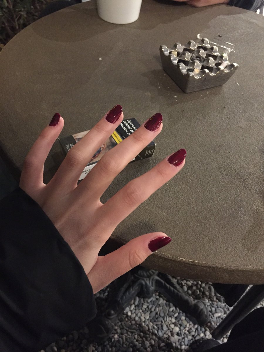 kafede kirmizi oje surmustum sizinle de paylasayim dostlar cunku why notttt