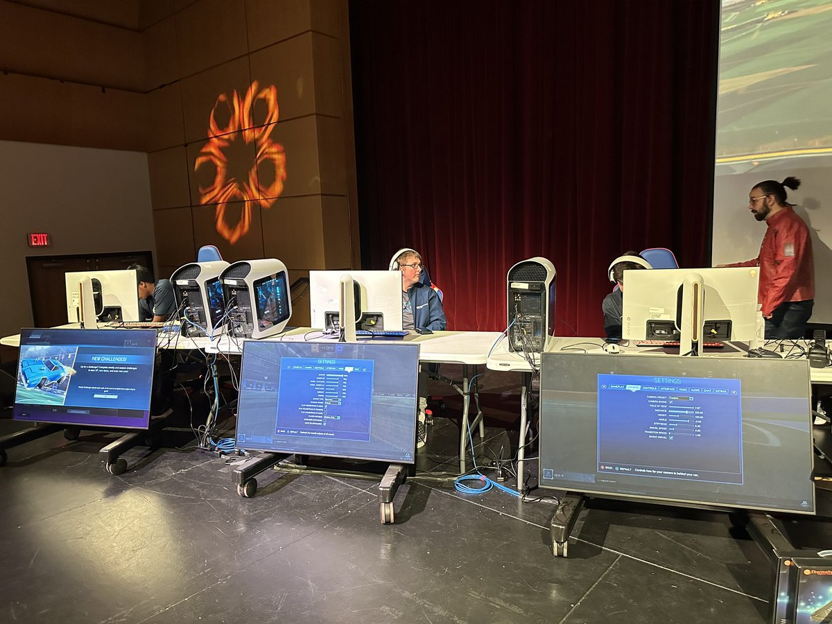 LStutler_Mavs's tweet image. Getting for our first match #GCISDRocketLeague22 on the big stage. Let’s go @KHSIndianNation eSports! @MsMorrisKHS