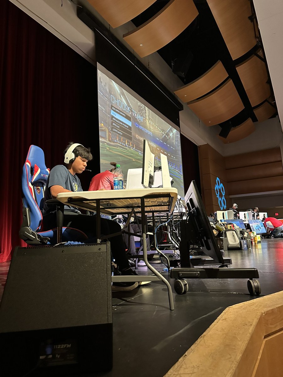 LStutler_Mavs's tweet image. Getting for our first match #GCISDRocketLeague22 on the big stage. Let’s go @KHSIndianNation eSports! @MsMorrisKHS