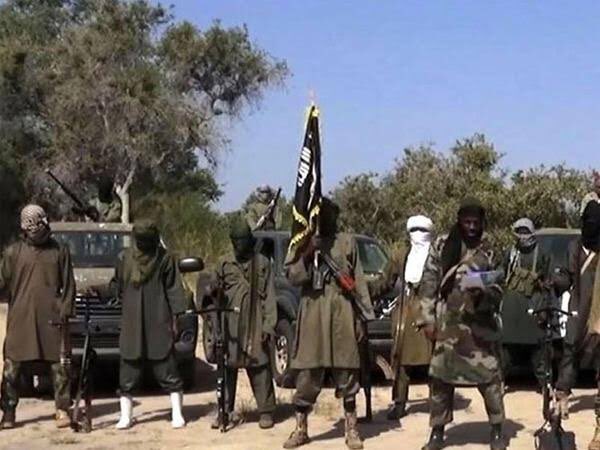 SaharaReporters's tweet photo. Naira Redesign: ISWAP Terrorists Stop Farmers, Fishermen In Lake Chad From Paying In Nigerian Currency, Demand CFAs | Sahara Reporters https://t.co/OYfuSJk3od https://t.co/fOD7WKP59v