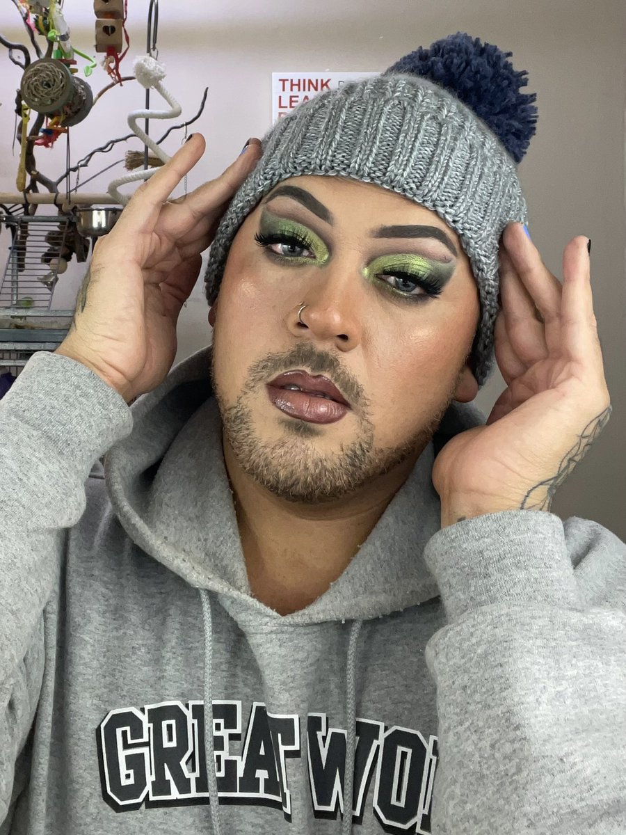 Okay, <a href="/CXCLabs/">Anthony (CXC Beauty Cosmetic Chemist)</a> <a href="/CxcBeauty/">CXC Beauty</a> , come through with this new formula 🤩 loving the new palette 💋💚💛🤎