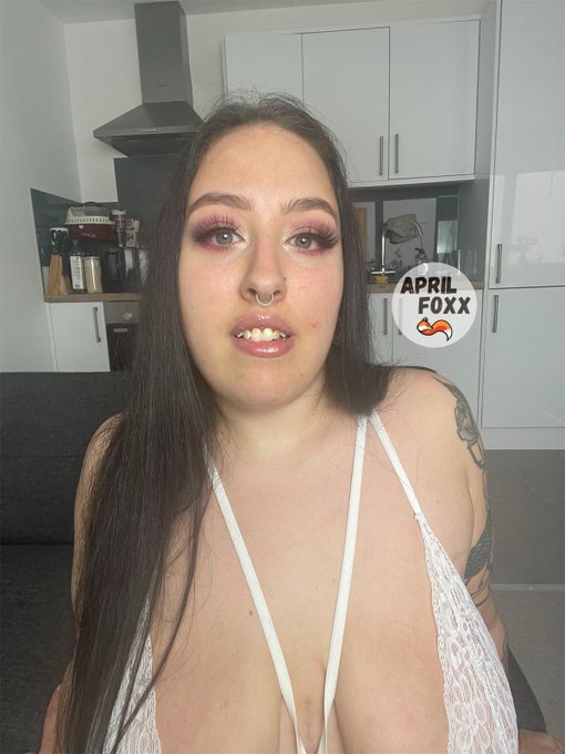 2 pic. Follow my TikTok, back posting after a year and a half break ? ‘@ aprilfoxx’ https://t.co/4pQ