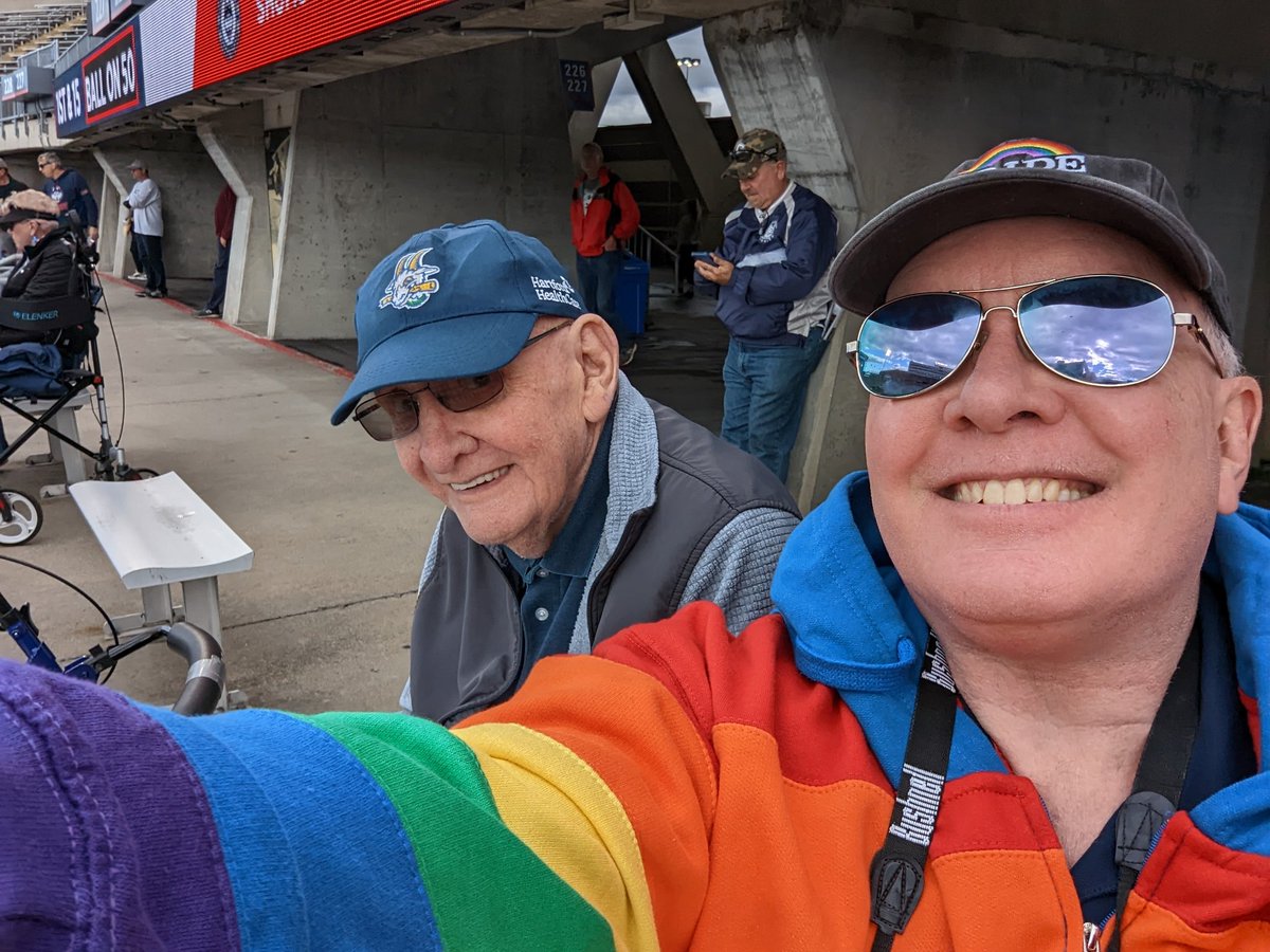 Fantastic weather for .<a href="/UConnFootball/">UConn Football</a> . I dressed to show .<a href="/LibertyFootball/">Liberty Football</a> that they're not in Lynchburg anymore ha ha. Go #uconnfootball #uconnhuskies #HuskyRevolution #BleedBlue