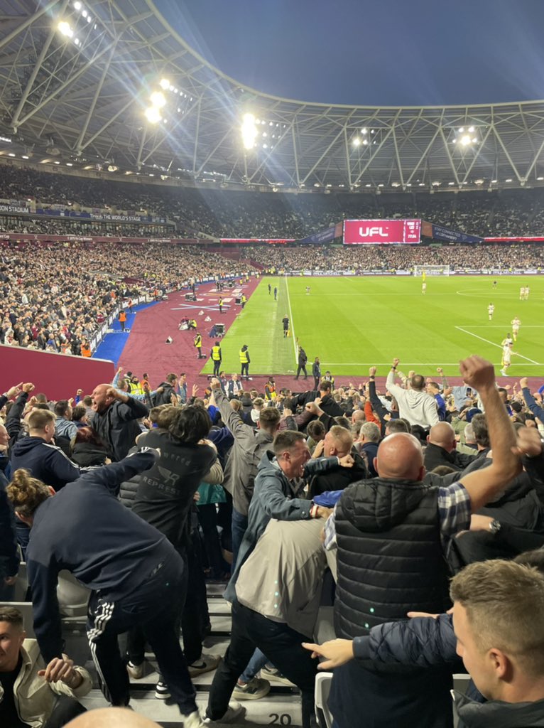 TomAAKing's tweet photo. We’re Leicester. #LCFC https://t.co/TAFCuguQo7