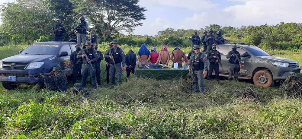 hljohan's tweet image. Escudo Bolivariano, con los mejores resultados operacionales 

“El problema de nuestra época consiste en que sus hombres no quieren ser útiles sino importantes”.
Winston Churchill....
Nosotros somos como dijo Bolívar:  una FANB con hombres dignos y útiles a la patria