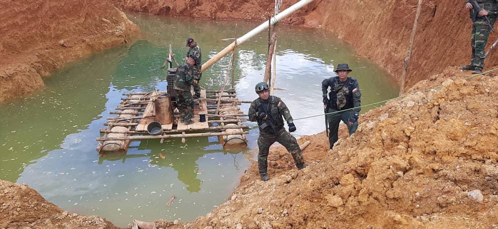 hljohan's tweet image. Escudo Bolivariano, con los mejores resultados operacionales 

“El problema de nuestra época consiste en que sus hombres no quieren ser útiles sino importantes”.
Winston Churchill....
Nosotros somos como dijo Bolívar:  una FANB con hombres dignos y útiles a la patria