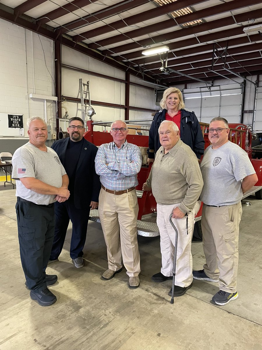 PenrySC's tweet photo. Pageland Fire Department hosted a wonderful Veterans Day luncheon. The food and fellowship couldnโt have been better. Special thanks to Chief Tommy Rivers & the Womenโs Auxiliary. #VeteransDay2022 #ChesterfieldCountySC https://t.co/AOjr5ZYy4w