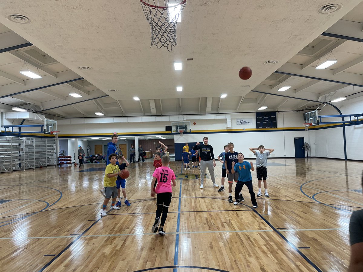 Our guys had a great time this morning at the CYO with some 5th grade BALLERS!! Lot of fun coaching up some future hoopers!!

#BiggerThanBasketball
#RaveOn