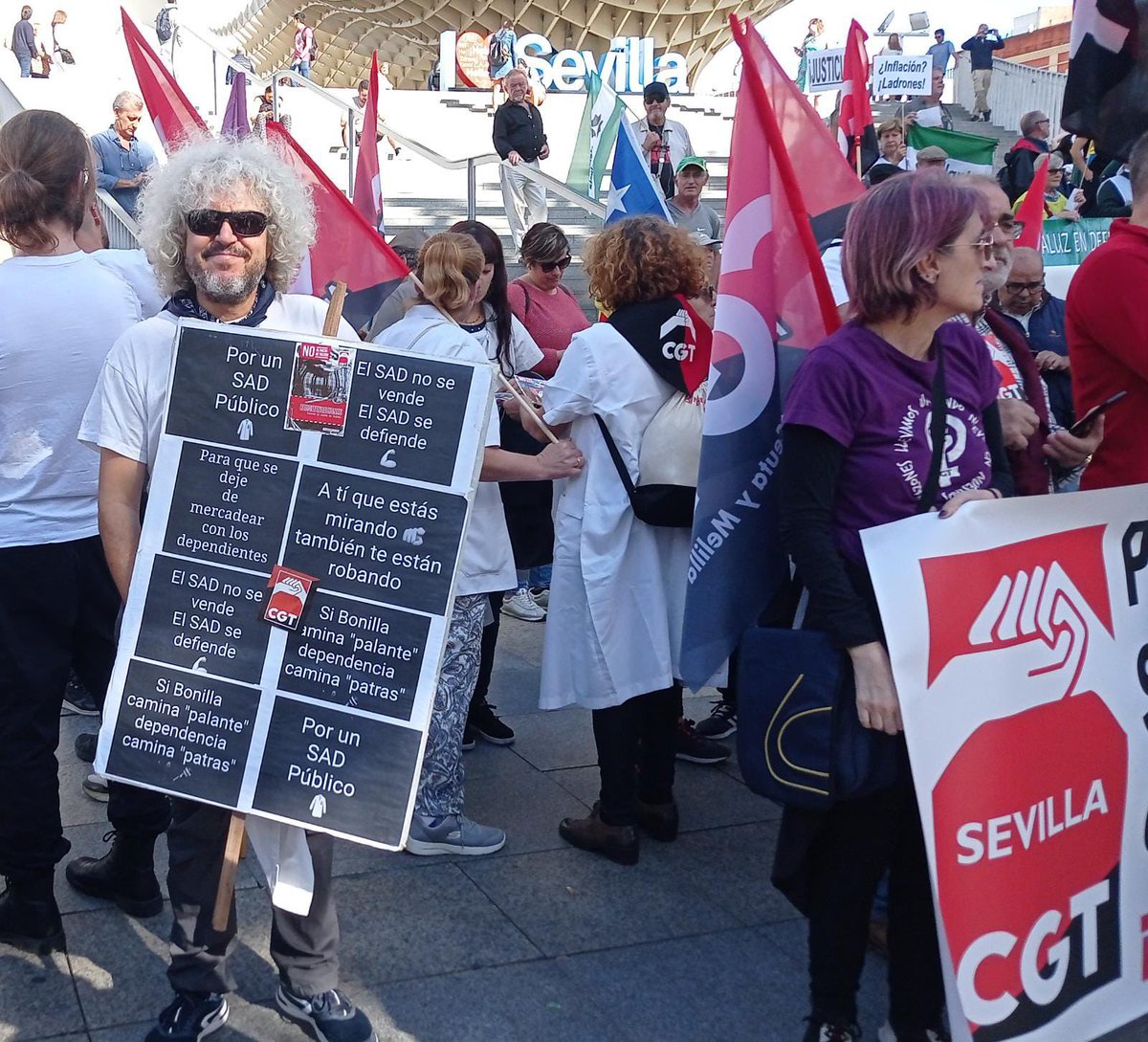 CGT's tweet photo. Manifestación en #Sevilla, este #12N, para exigir salarios dignos acordes al #IPCReal, y en defensa de las pensiones. https://t.co/2T77nTcK1I