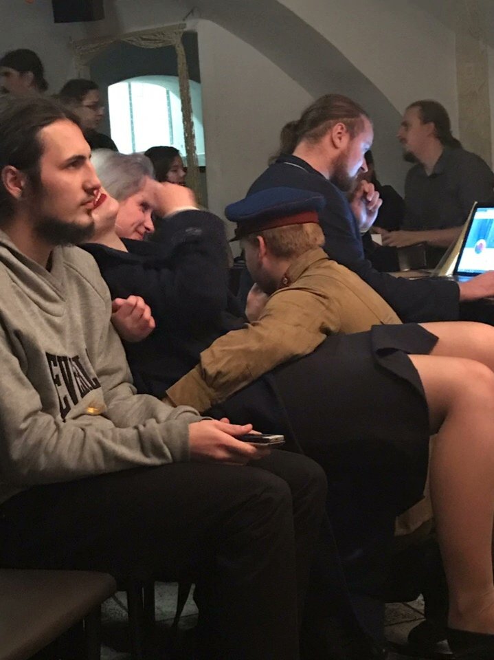 Для большей части людей этот твит не несет информации, но мне очень хочется вернуться и РАЗОХУЕТЬ НАКОНЕЦ УЖЕ