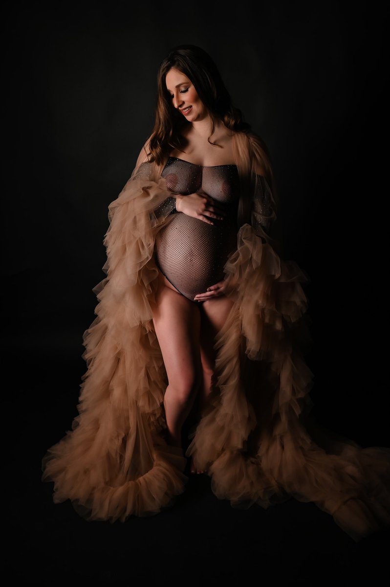 BombShellBoud's tweet photo. Maternity boudoir. ๐ฅฐ going to try to start using twitter more to show off my work that other platforms will not allow. #bombshellboudoirky #bombshell #maternity #boudoir #bombshellbabe #boudoirbeauty #boudoirart #photographer #photograghy #maternityphoto https://t.co/EKgRDzLFwd