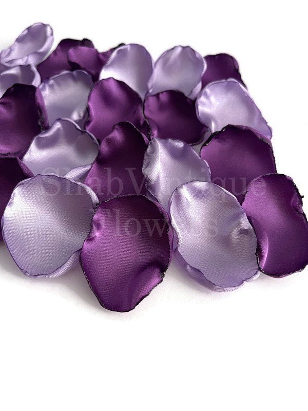Plum Purple and lavender petals #purplewedding #lavenderwedding #weddingseason #etsy etsy.me/3NZ8jtF