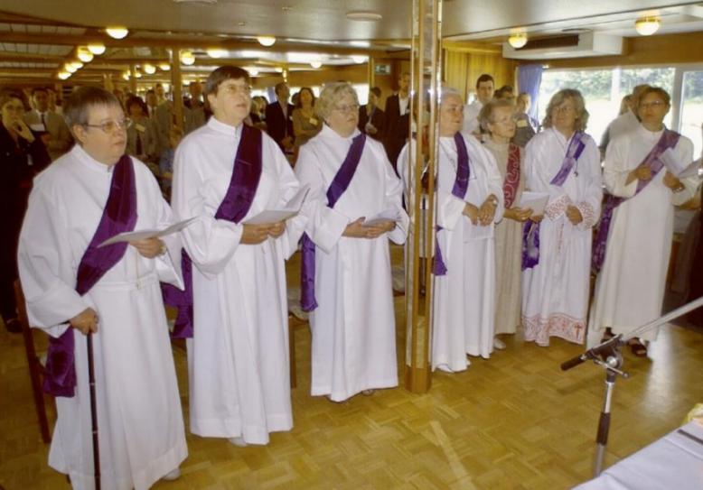 maryspence1987's tweet photo. Congratulations to Roman Catholic Women Priests on the 20th Anniversary of the Danube 7! We are proud to continue seeing women uplift women within the Catholic Church and beyond.
#Danube7 #RomanCatholicWomenPriests #WomenPriests #FemalePriests https://t.co/NMzqcXKrgV