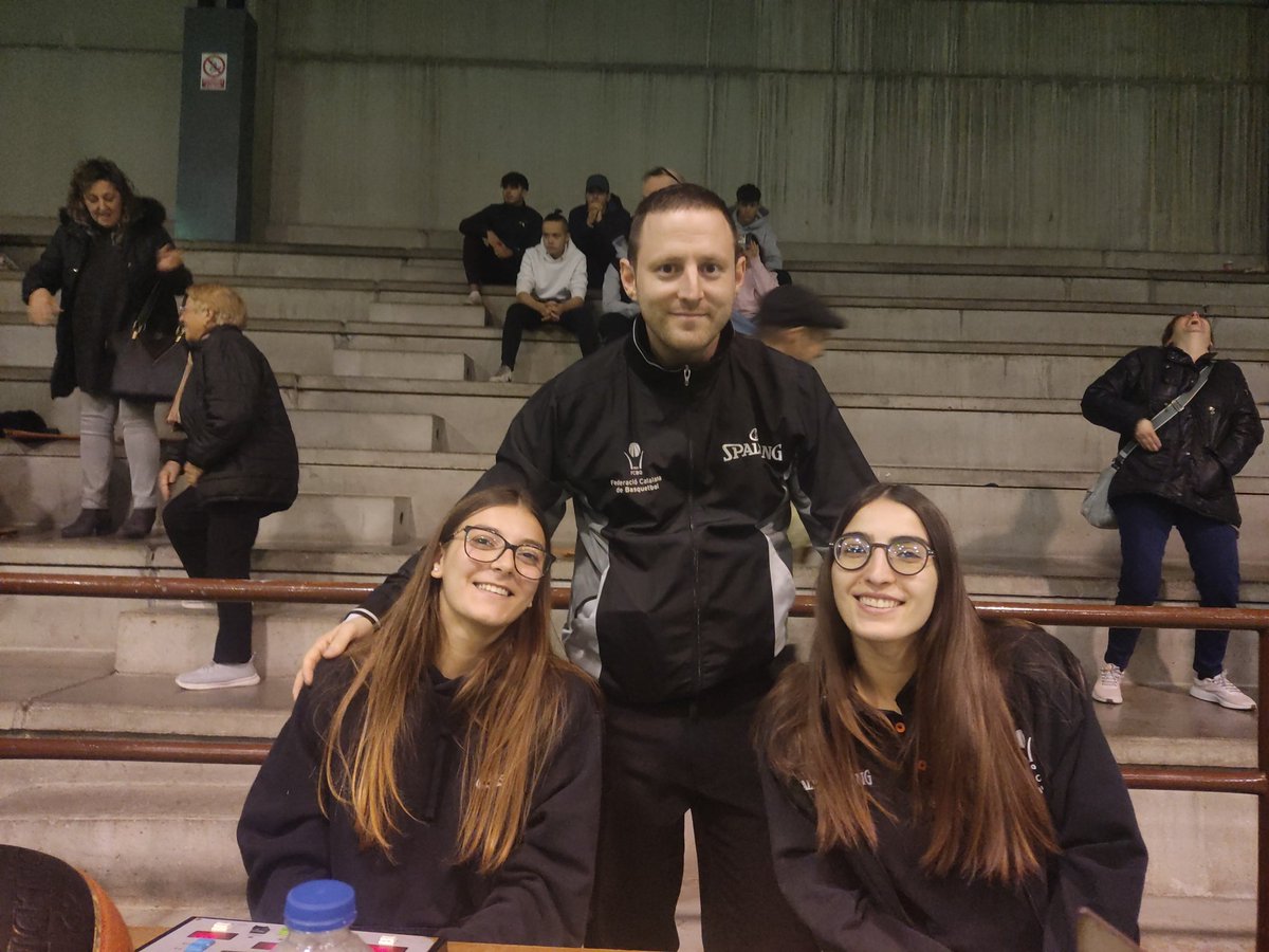 ignasirubi's tweet photo. Lliçó magistral avui de l'àrbitre aturant el joc explicant els jugadors del @basquetsitges i C.B. Torà sobre la perillositat d'un bloqueig mal fet, @FCBQarbitres bravo ! @FCBQ #jocnet #esport #spalding #basquetcatala #valors #rtlleida @marrionaaa https://t.co/MQdaeM5Qhj