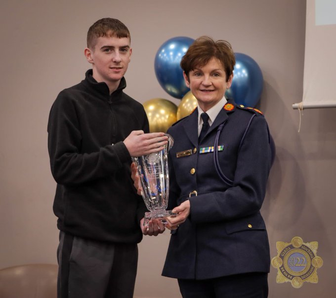 Jamie Buckley was just 15 when he saw a man in distress. He stayed by his side while waiting for emergency services.

Jamie’s compassionate intervention led the man to the expert services that were required. 

He has been presented with our Special Recognition Award.

#Garda100