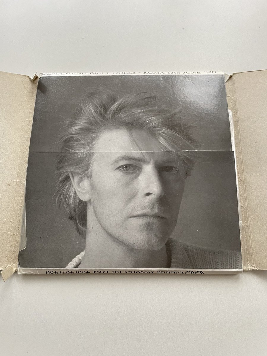 DavidBowieColl's tweet photo. #MyBowieCollection #DavidBowie https://t.co/meFHB1yrjg
