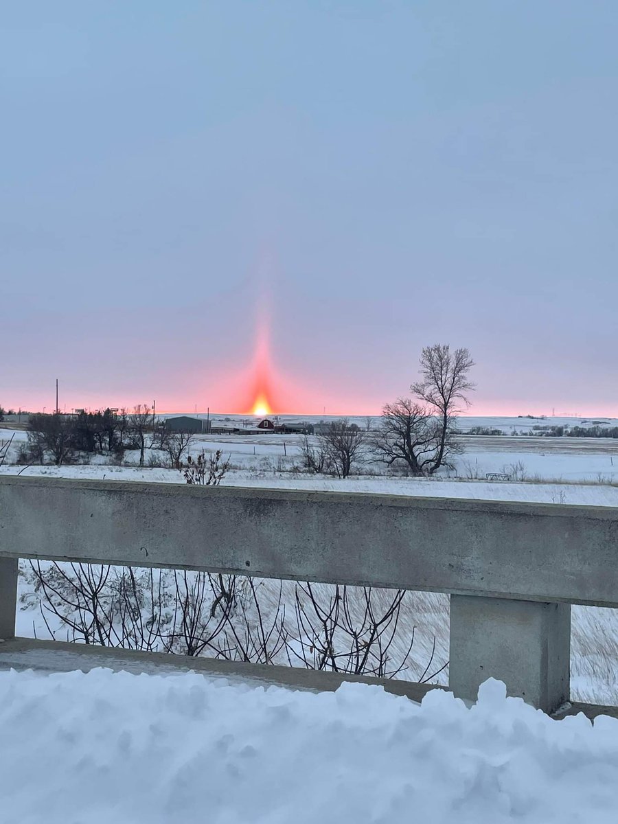 Jacob Morse on Twitter "Sun pillar in Hazen, ND from Ryan! NDwx"