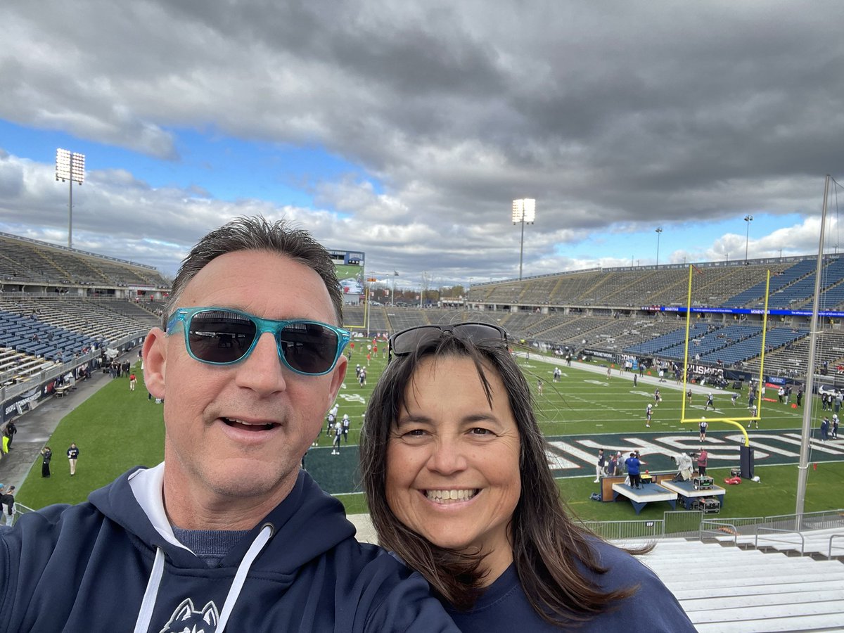 wallyworldyguy's tweet photo. Extinguish the flame huskies! #BleedBlue https://t.co/3YXegbCL0d