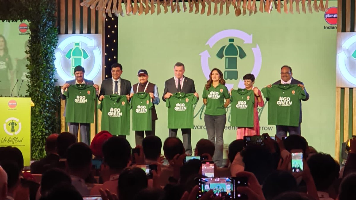 RamakumarDr's tweet image. Uniform for our frontline warriors with fabric made out of recycled PET bottles-plastic neutrality- going green all the way with eco Warrior- Bhumi Pednekar! @RndIndianoil